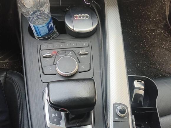 [青岛·鲁B] 二手奥迪奥迪A4L2017款 40 TFSI 时尚型