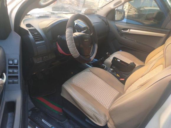 [济南·鲁A] 二手五十铃D-MAX2015款 2.5T四驱手动基本型4JK1