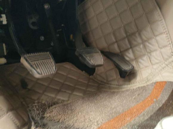 [西安·陕A] 二手金杯阁瑞斯2014款 2.4L标准型长轴9座4RB2