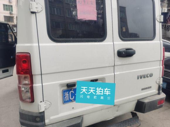 [温州·浙C] 二手依维柯依维柯得意2020款 2.5T A35客车单胎中顶5-9座国VI
