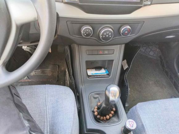 [青岛·鲁B] 二手荣威荣威3502015款 1.5L 手动豪华天窗版