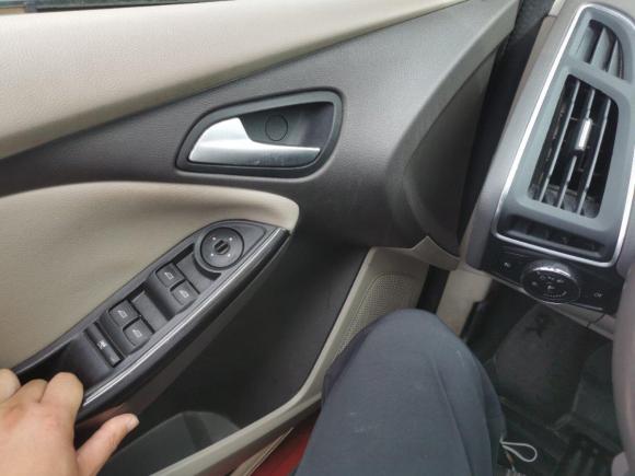 [上海·鄂Q] 二手福特福克斯2012款 两厢 1.6L 手动风尚型