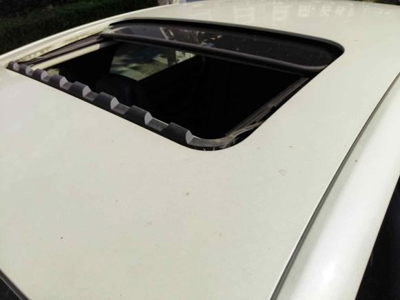 [南京·苏A] 二手标致标致5082012款 2.0L 自动豪华版