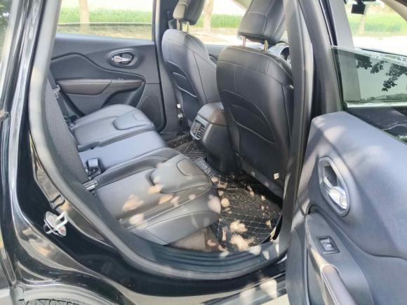 [成都·川A] 二手Jeep自由光2020款 2.0L 两驱经典运动版