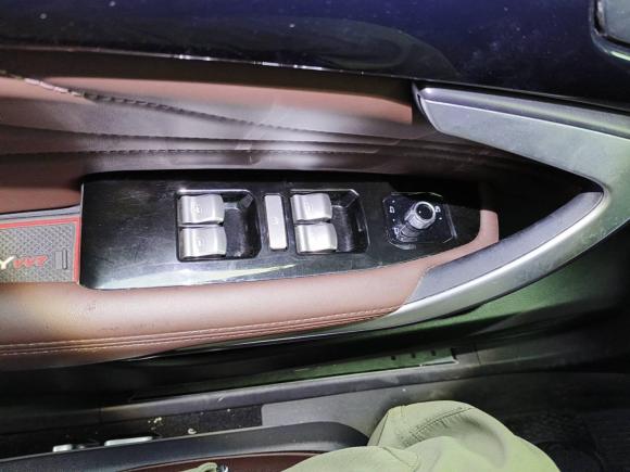 [上海·沪D] 二手魏牌魏牌 VV72017款 2.0T 旗舰型