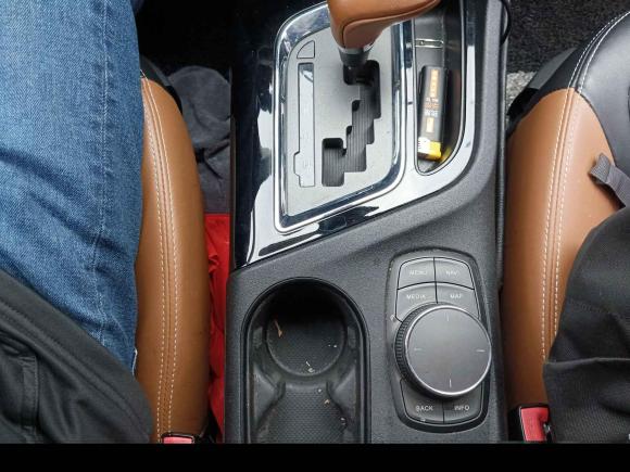 [南京·苏A] 二手东南东南DX72018款 1.5T 自动荣耀版