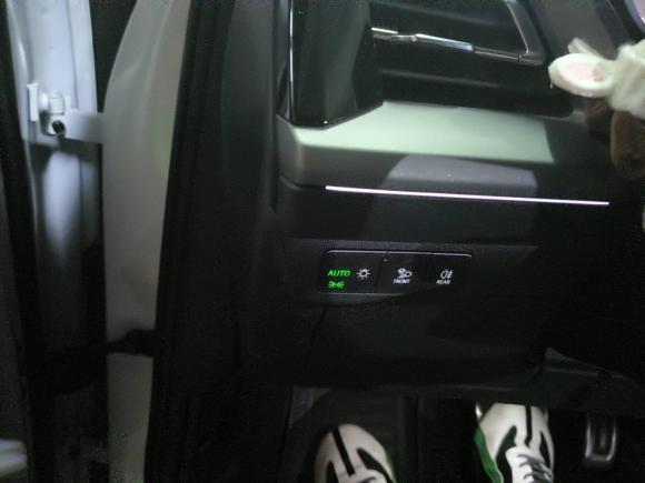 [上海·沪A] 二手奥迪奥迪Q5 e-tron2022款 40 e-tron 星耀型 机甲套装