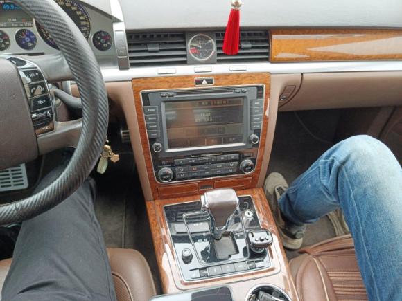 [无锡·苏B] 二手大众辉腾2012款 3.0L 商务型