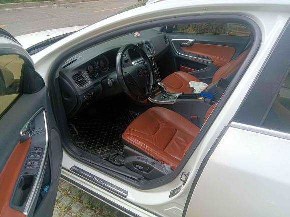 [苏州·苏E] 二手沃尔沃沃尔沃V602013款 T5 舒适版