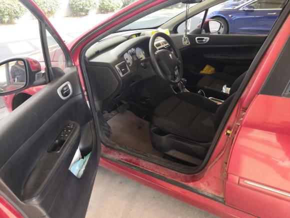 [无锡·苏B] 二手标致标致3072013款 两厢 1.6L 自动舒适版