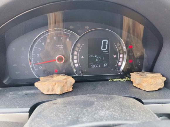 [广州·粤R] 二手荣威荣威3502015款 1.5L 自动豪华天窗版