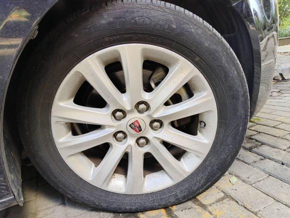 [南京·苏A] 二手荣威荣威9502012款 2.4L 豪华版