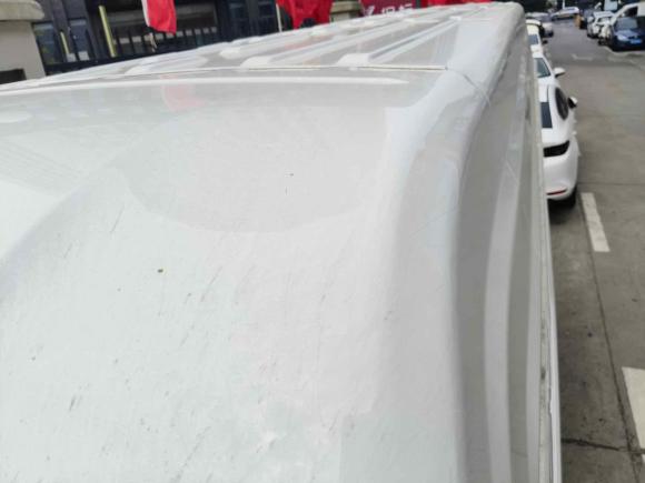 [无锡·苏J] 二手依维柯依维柯得意2023款 2.5T V40厢式运输车长轴中顶双胎侧拉门2-3座