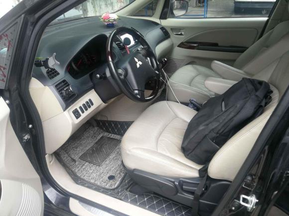 [广州·粤A] 二手三菱格蓝迪2007款 2.4 七座豪华版