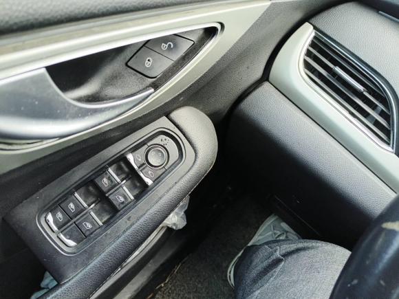 [上海·苏F] 二手众泰众泰SR72016款 1.5T CVT魔方之路版 国IV