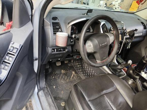 [成都·川A] 二手五十铃mu-X牧游侠2017款 3.0T 四驱手动探索型 5座 国IV