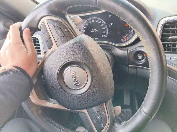 [南通·苏F] 二手Jeep大切诺基2014款 3.0TD 柴油 舒享导航版