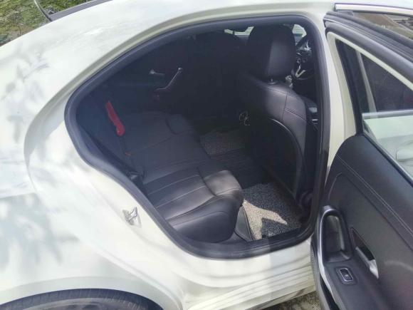 [苏州·苏U] 二手奔驰奔驰A级2022款 改款 A 180 L 运动轿车