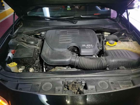 [广州·粤L] 二手克莱斯勒克莱斯勒300C2014款 3.0L 卓越版