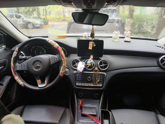 [上海·沪M] 二手奔驰奔驰GLA2018款 GLA 220 4MATIC 运动型