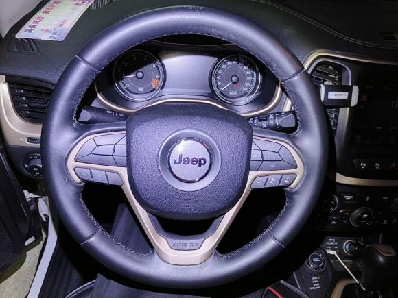 [深圳·粤B] 二手Jeep自由光2014款 2.4L 豪华版