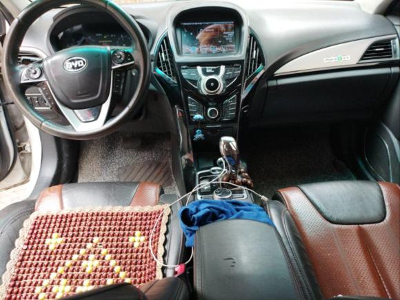 [南昌·粤B] 二手比亚迪秦新能源2015款 1.5T 双冠旗舰版