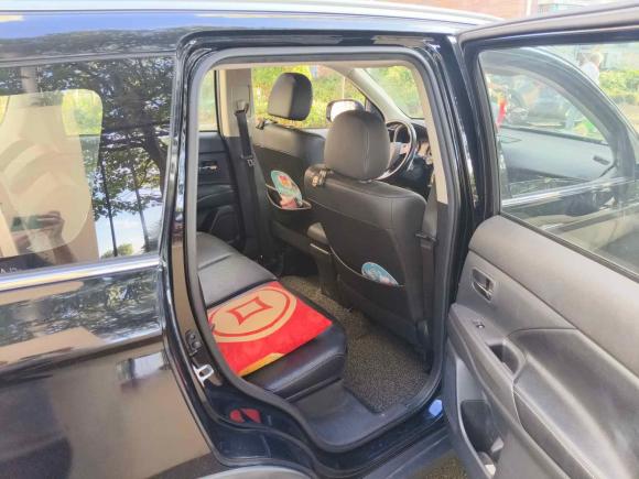 [上海·沪B] 二手三菱欧蓝德2016款 2.4L 四驱精英版 5座