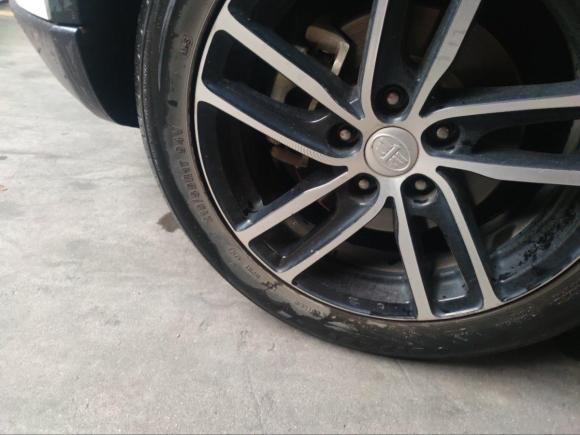 [广州·湘D] 二手奔腾奔腾X402017款 1.6L 自动互联智酷型