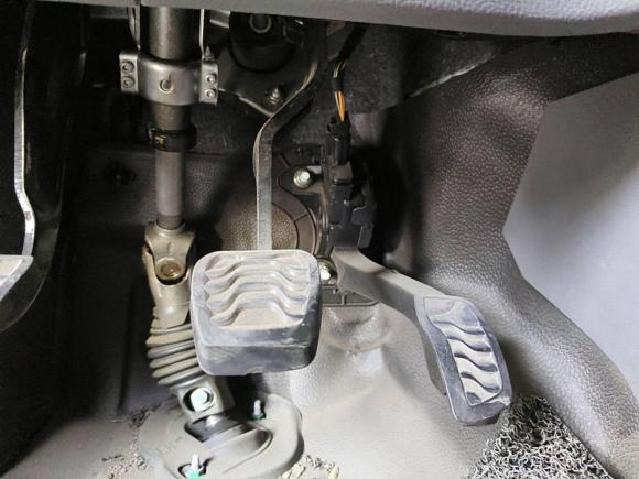 [青岛·鲁B] 二手福特全顺2017款 2.0T柴油厢式运输车短轴低顶国V