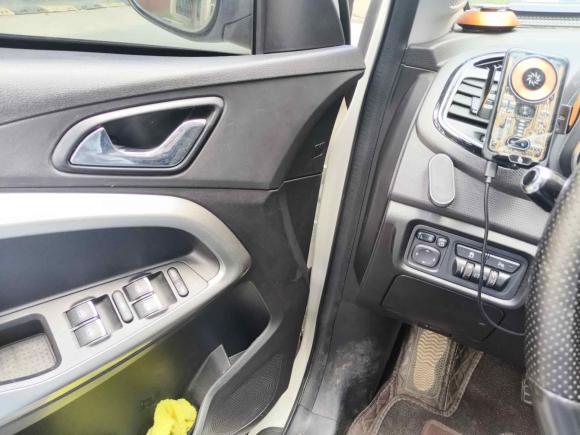 [上海·沪L] 二手奇瑞瑞虎52016款 2.0L CVT家尊版