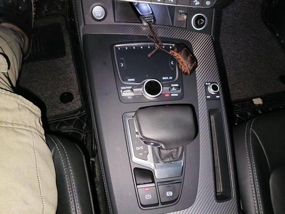 [广州·粤A] 二手奥迪奥迪Q5L2020款 45 TFSI 尊享时尚型