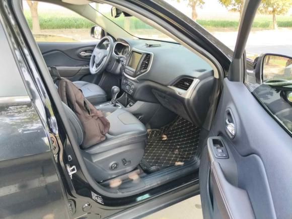 [成都·川A] 二手Jeep自由光2020款 2.0L 两驱经典运动版