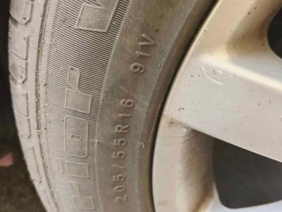 [上海·苏K] 二手标致标致3072013款 两厢 1.6L 手动舒适版