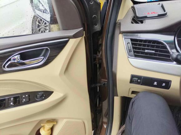 [上海·苏E] 二手宝骏宝骏7302016款 1.5T 手动豪华型 7座