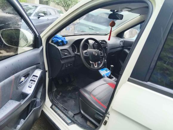 [宁波·浙B] 二手新龙马汽车启腾V602017款 1.5L 豪华型