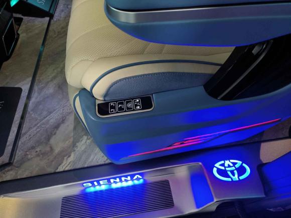 [广州·粤A] 二手丰田赛那SIENNA2021款 2.5L混动 舒适版