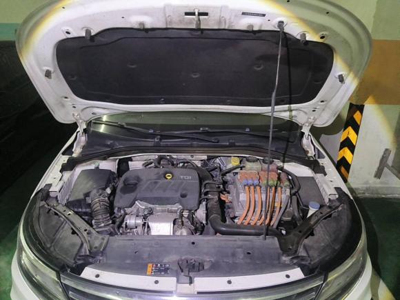 [深圳·粤B] 二手荣威荣威i6新能源2017款 45T 混动互联智尊版