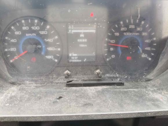 [无锡·苏J] 二手依维柯依维柯得意2023款 2.5T V40厢式运输车长轴中顶双胎侧拉门2-3座