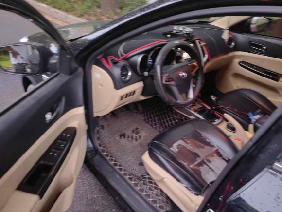 [上海·苏H] 二手长安逸动2014款 1.6L 手动豪华型