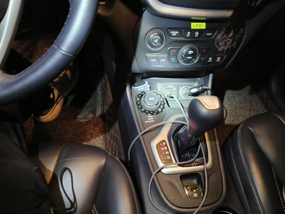 [青岛·鲁B] 二手Jeep自由光2016款 2.4L 专业智能版