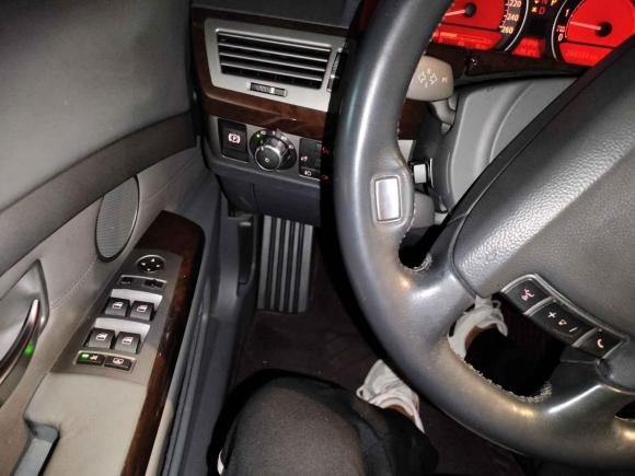 [上海·沪F] 二手宝马宝马7系2005款 740Li