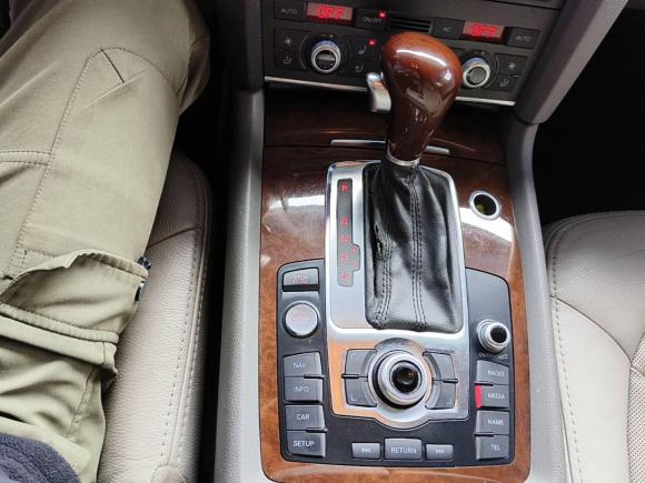 [上海·沪L] 二手奥迪奥迪Q72011款 3.0 TFSI 舒适型(245kW)