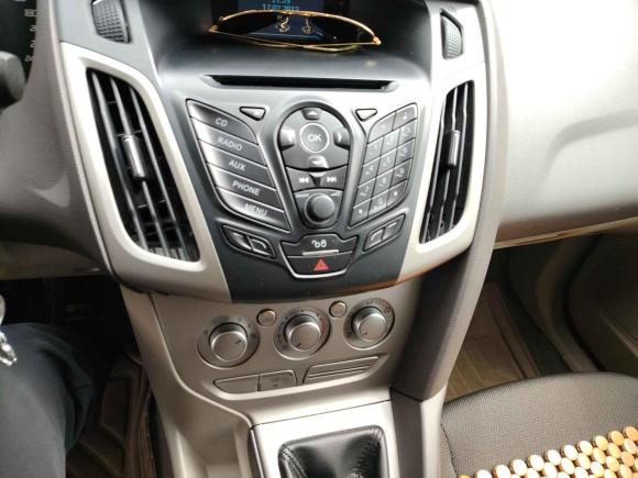 [上海·粤R] 二手福特福克斯2012款 三厢 1.6L 手动舒适型