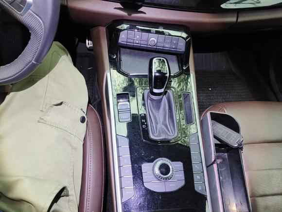 [上海·沪D] 二手魏牌魏牌 VV72017款 2.0T 旗舰型