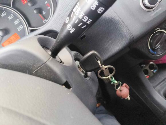 [上海·陕C] 二手铃木雨燕2013款 1.5L 手动20周年限量版