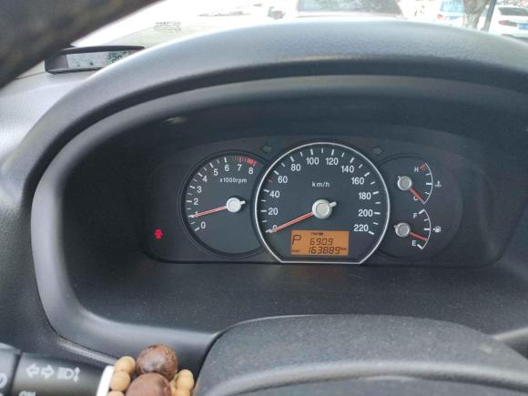 [南京·黑R] 二手起亚佳乐2011款 2.0L 7座自动舒适版