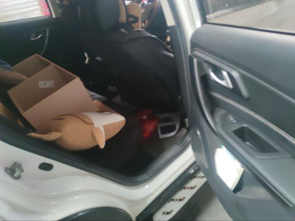 [广州·湘D] 二手奔腾奔腾X402017款 1.6L 自动互联智酷型