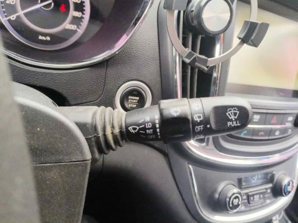 [深圳·粤L] 二手宝骏宝骏5602015款 1.8L 手动豪华型