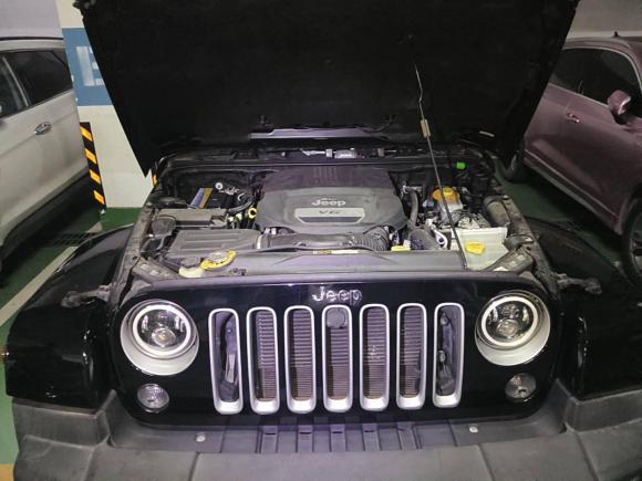 [武汉·鄂A] 二手Jeep牧马人2017款 3.0L Sahara 四门舒享版