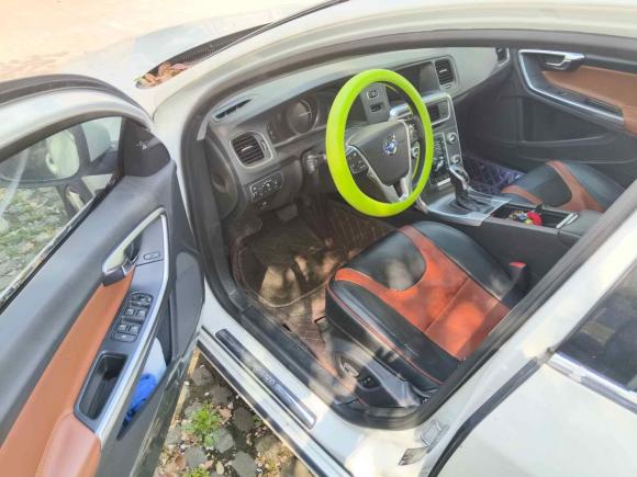 [嘉兴·黑A] 二手沃尔沃沃尔沃S602014款 S60L T5 智驭版